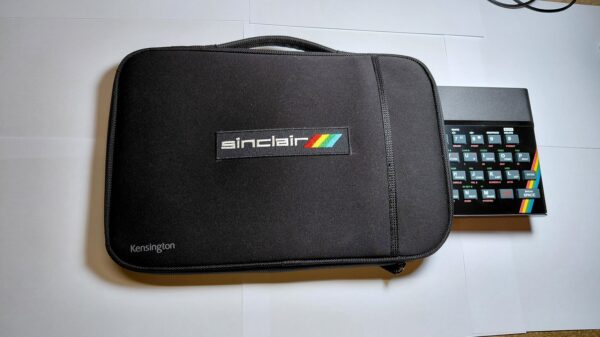 Etui na tablet 11 cali z logo "Sinclair"